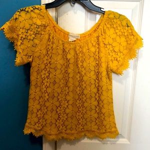 Cute Yellow blouse with floral pattern